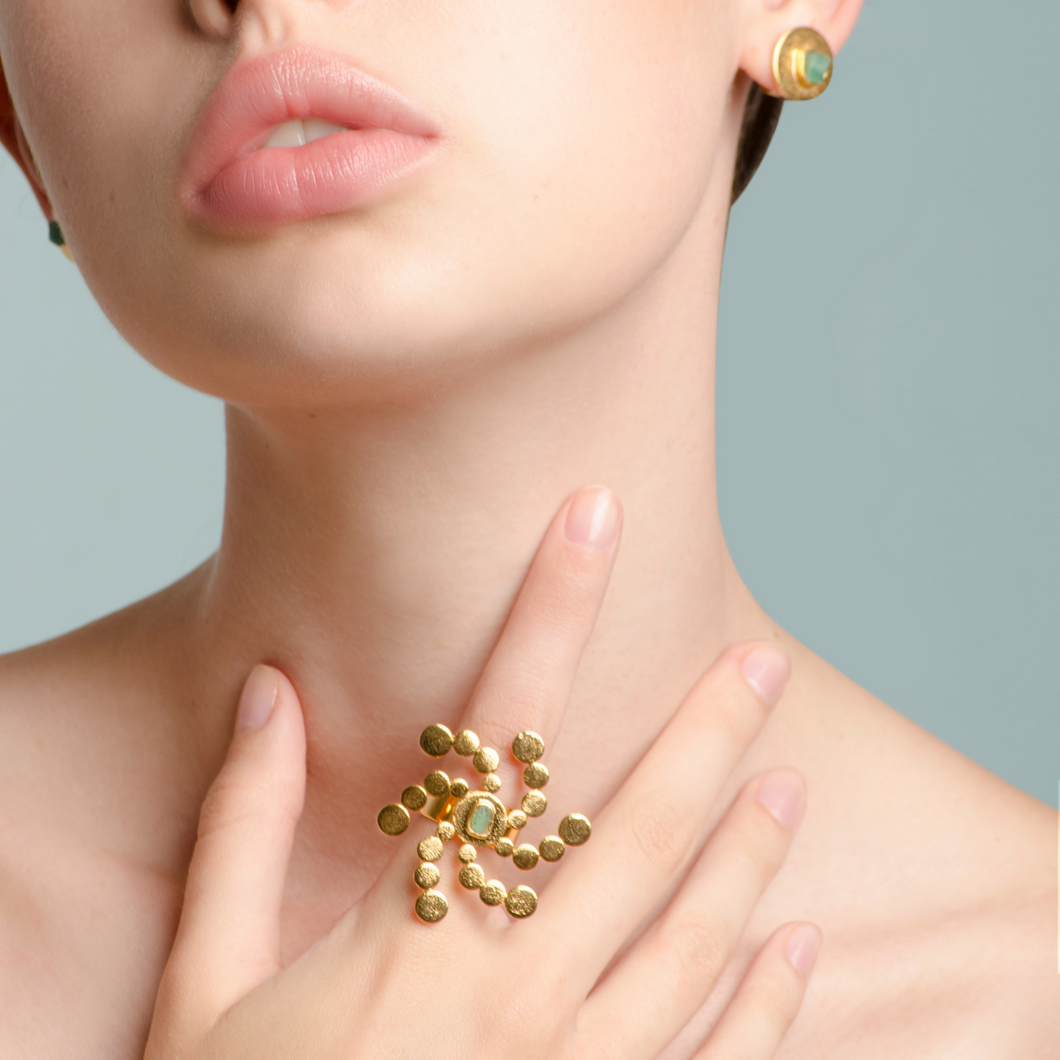 Maria Raw Emerald Bronze & 24k gold plated cara-col ring. ¡PREORDER NOW!